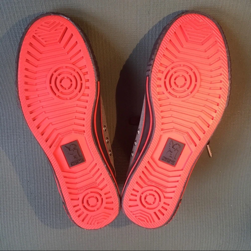W’s: 6.5, M’s: 5 •Chrome Industries• Kursk-Cordura Grey Red Sole Cycling Sneaks - Picture 3 of 10